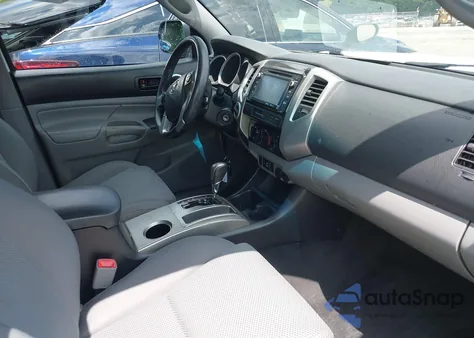 2015 Toyota Tacoma Base V6 z USA, uszkodzony, nr VIN 3TMLU4EN5FM169482